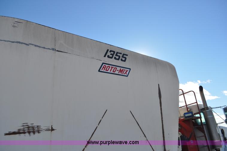 image for item G7116 2006 Kenworth T800 feed truck