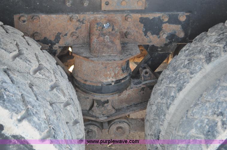 image for item G7116 2006 Kenworth T800 feed truck