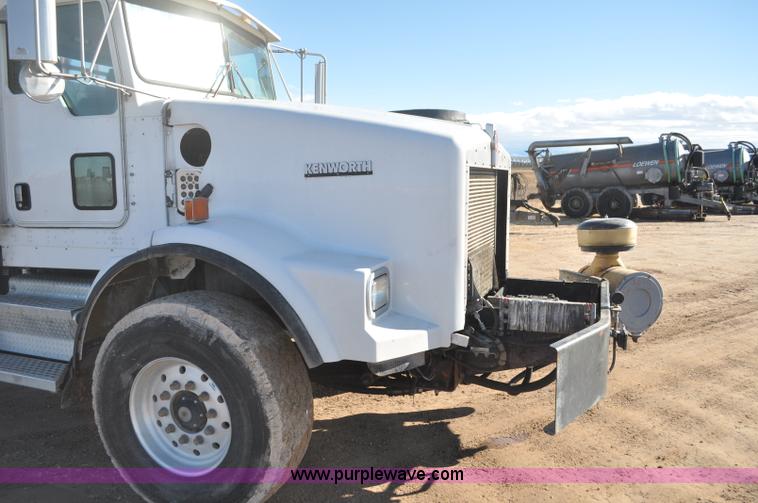 image for item G7116 2006 Kenworth T800 feed truck