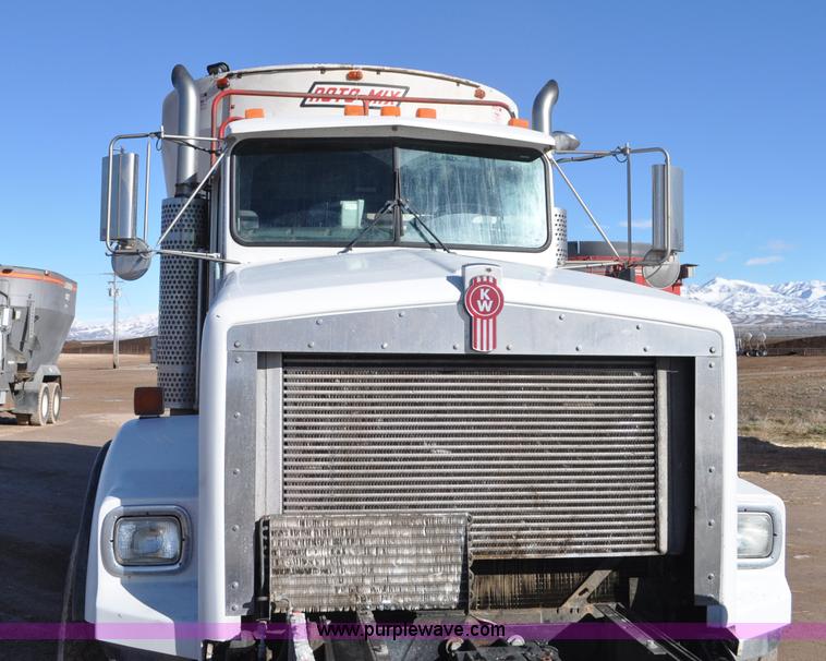 image for item G7116 2006 Kenworth T800 feed truck