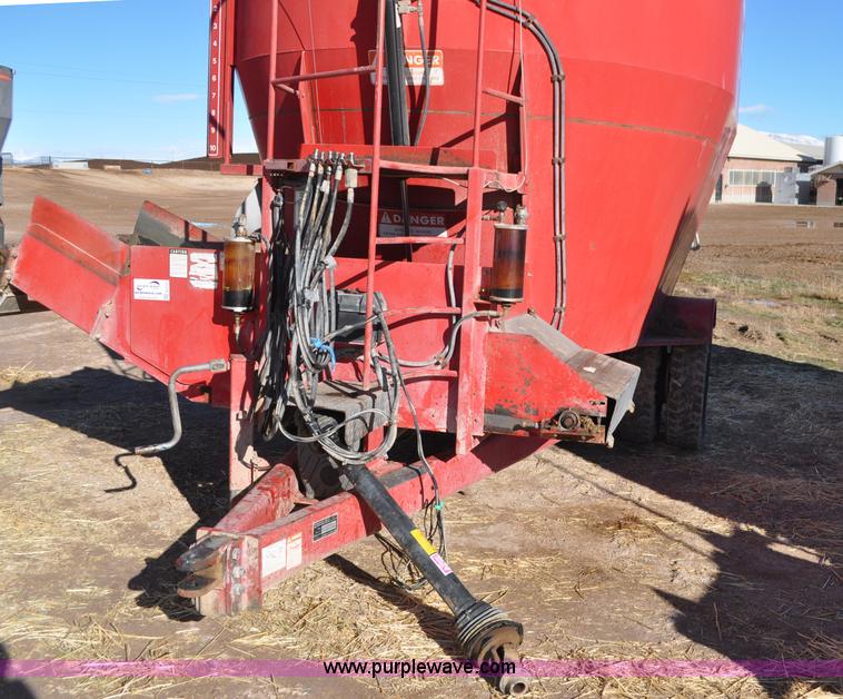 image for item G7117 2004 Loewen 1022 feed wagon