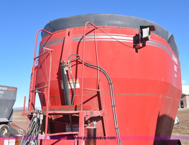 image for item G7117 2004 Loewen 1022 feed wagon