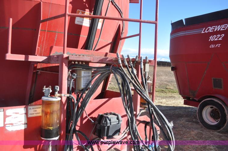 image for item G7117 2004 Loewen 1022 feed wagon