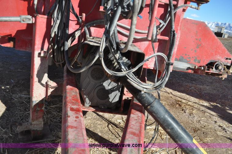 image for item G7117 2004 Loewen 1022 feed wagon