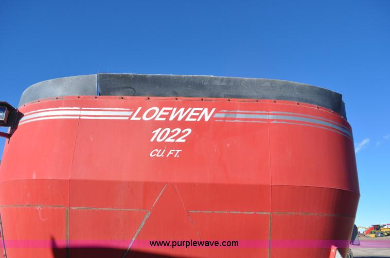 image for item G7117 2004 Loewen 1022 feed wagon