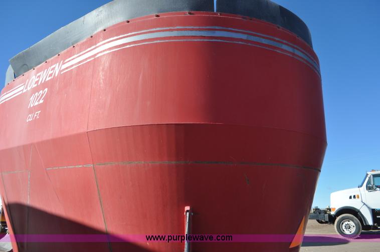 image for item G7117 2004 Loewen 1022 feed wagon