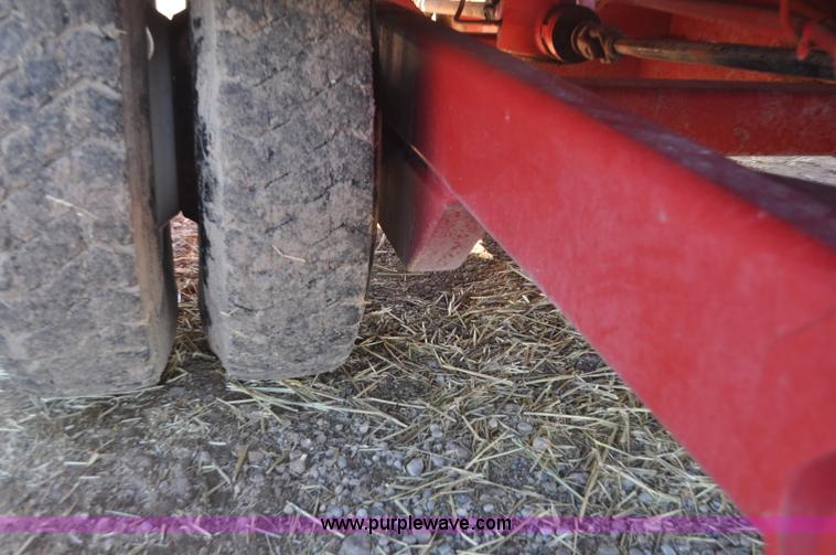 image for item G7117 2004 Loewen 1022 feed wagon