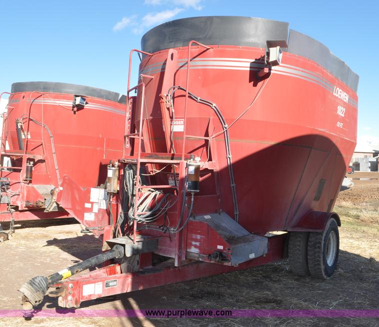 image for item G7118 2008 Loewen 1022 feed wagon
