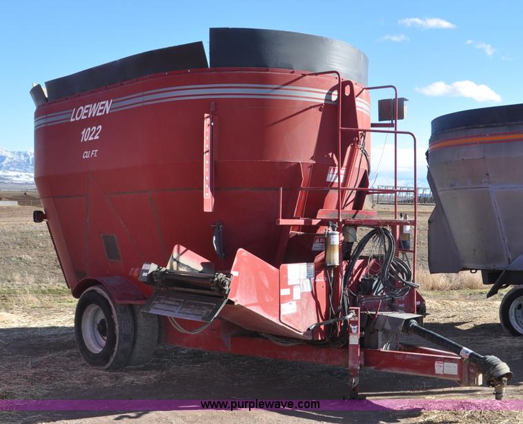 image for item G7118 2008 Loewen 1022 feed wagon