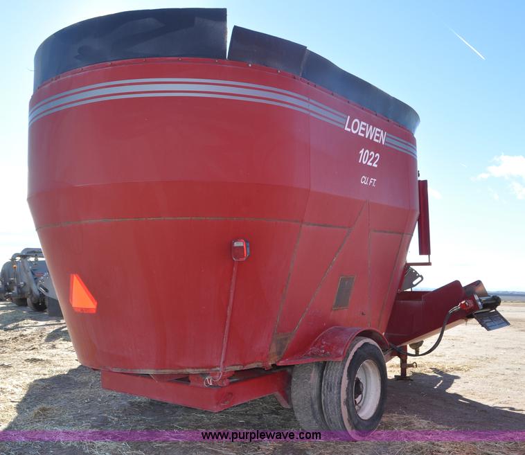 image for item G7118 2008 Loewen 1022 feed wagon