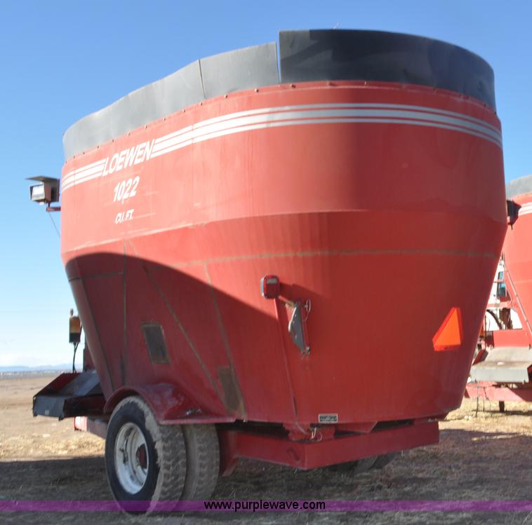image for item G7118 2008 Loewen 1022 feed wagon