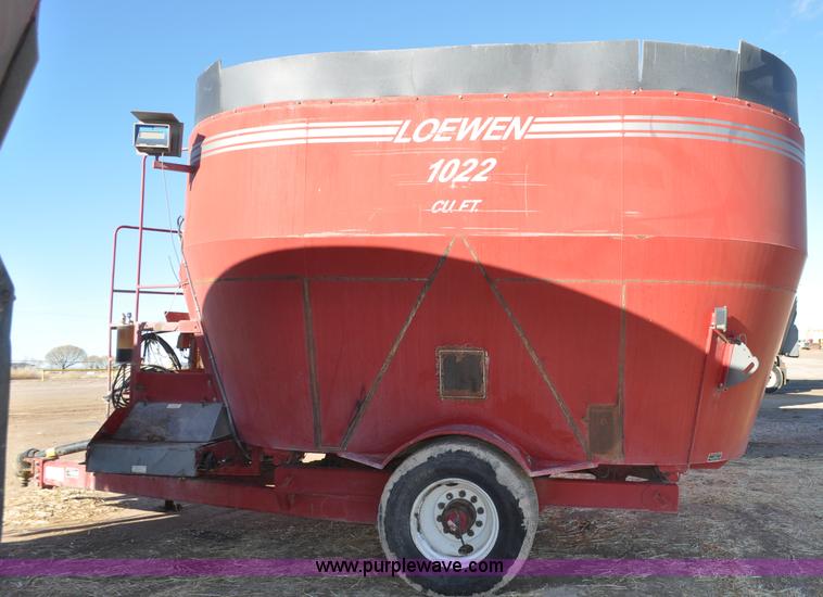 image for item G7118 2008 Loewen 1022 feed wagon