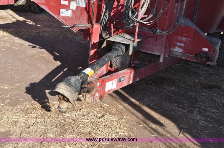 image for item G7118 2008 Loewen 1022 feed wagon