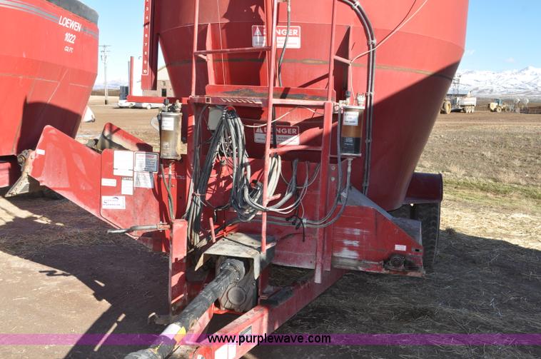 image for item G7118 2008 Loewen 1022 feed wagon