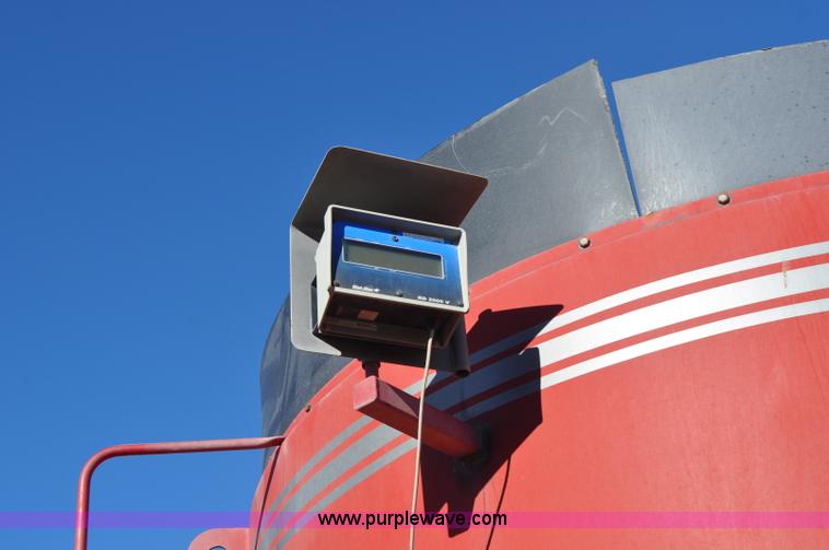 image for item G7118 2008 Loewen 1022 feed wagon