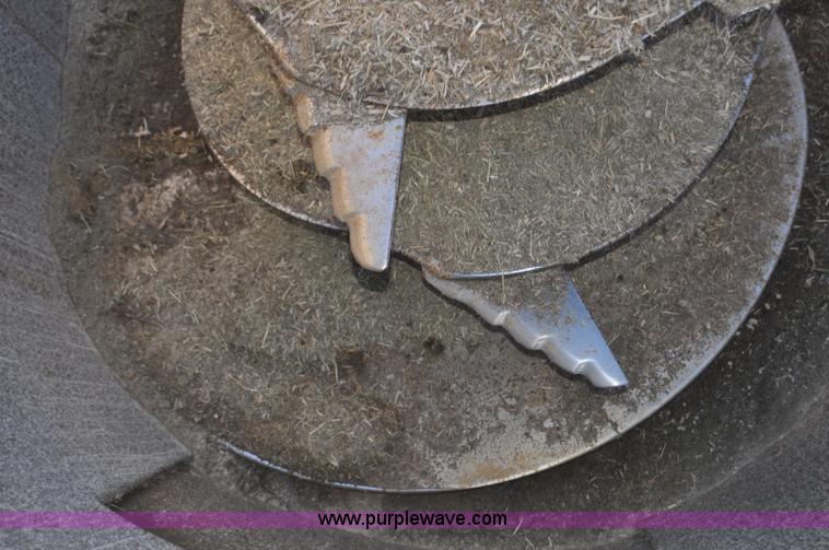 image for item G7118 2008 Loewen 1022 feed wagon