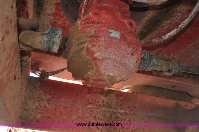 image for item G7118 2008 Loewen 1022 feed wagon