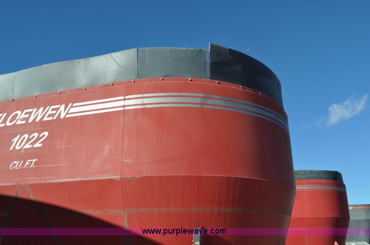 image for item G7118 2008 Loewen 1022 feed wagon