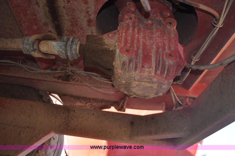 image for item G7118 2008 Loewen 1022 feed wagon