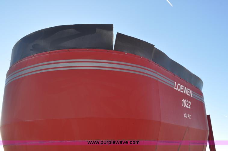 image for item G7118 2008 Loewen 1022 feed wagon