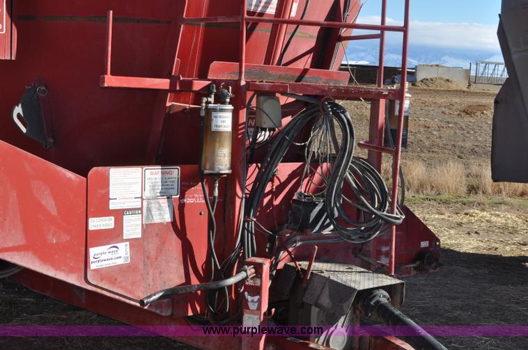 image for item G7118 2008 Loewen 1022 feed wagon