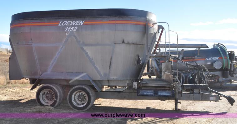 image for item G7119 2005 Loewen 1152 feed wagon