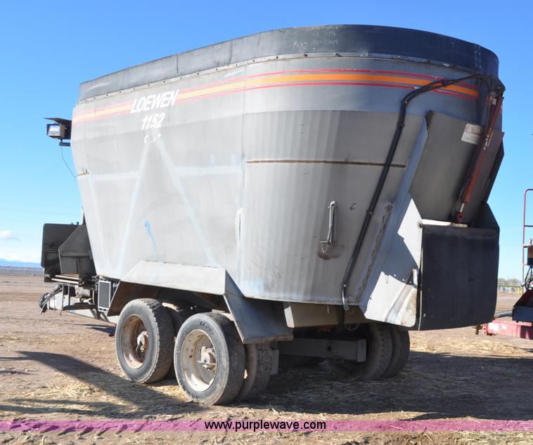 image for item G7119 2005 Loewen 1152 feed wagon