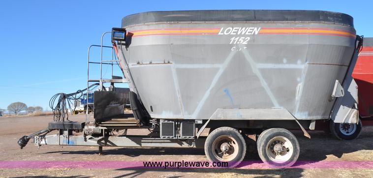 image for item G7119 2005 Loewen 1152 feed wagon