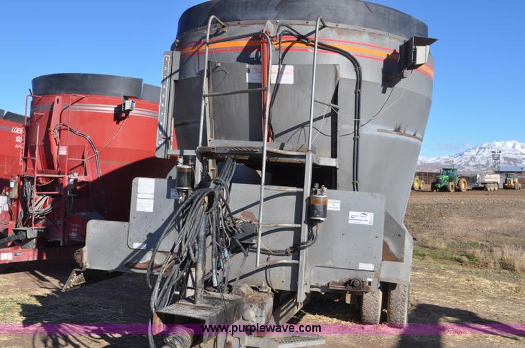 image for item G7119 2005 Loewen 1152 feed wagon