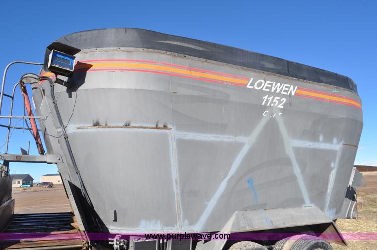 image for item G7119 2005 Loewen 1152 feed wagon