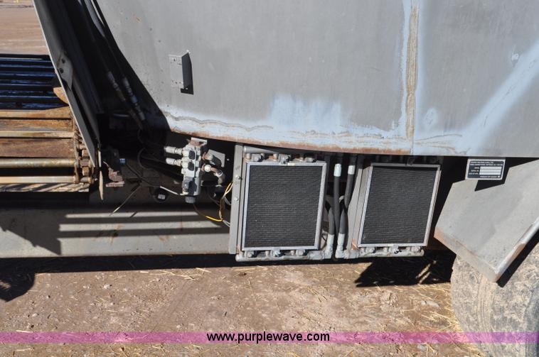 image for item G7119 2005 Loewen 1152 feed wagon