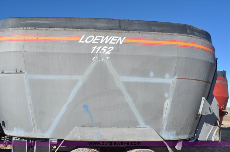 image for item G7119 2005 Loewen 1152 feed wagon