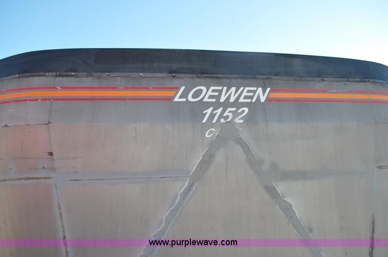 image for item G7119 2005 Loewen 1152 feed wagon