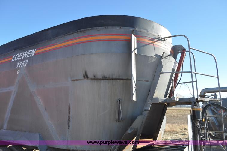 image for item G7119 2005 Loewen 1152 feed wagon