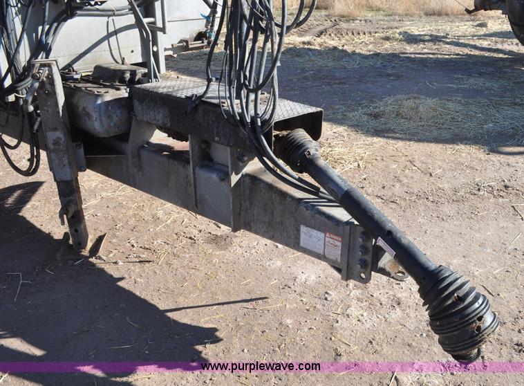 image for item G7119 2005 Loewen 1152 feed wagon