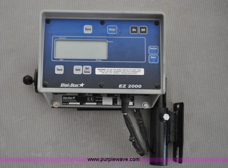 image for item G7119 2005 Loewen 1152 feed wagon