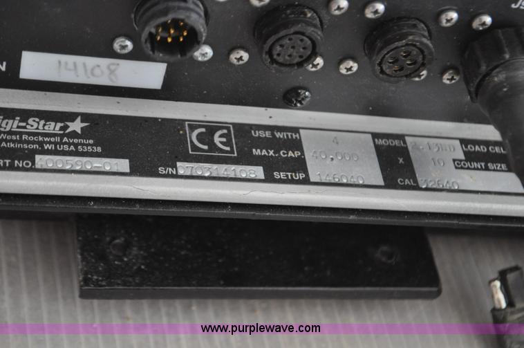 image for item G7119 2005 Loewen 1152 feed wagon