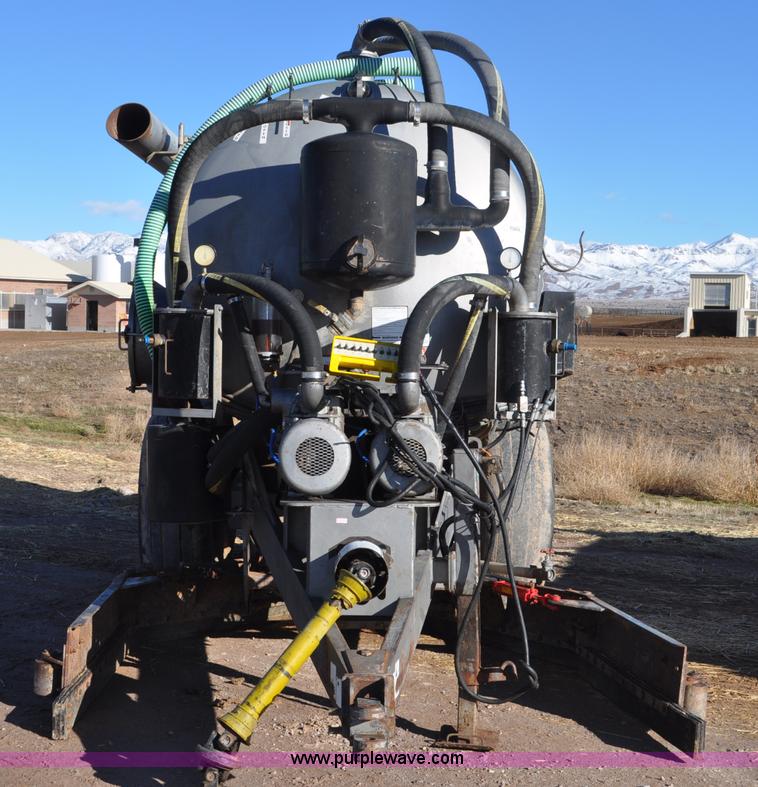 image for item G7120 2005 Loewen 3750 Honey-Vac honey wagon