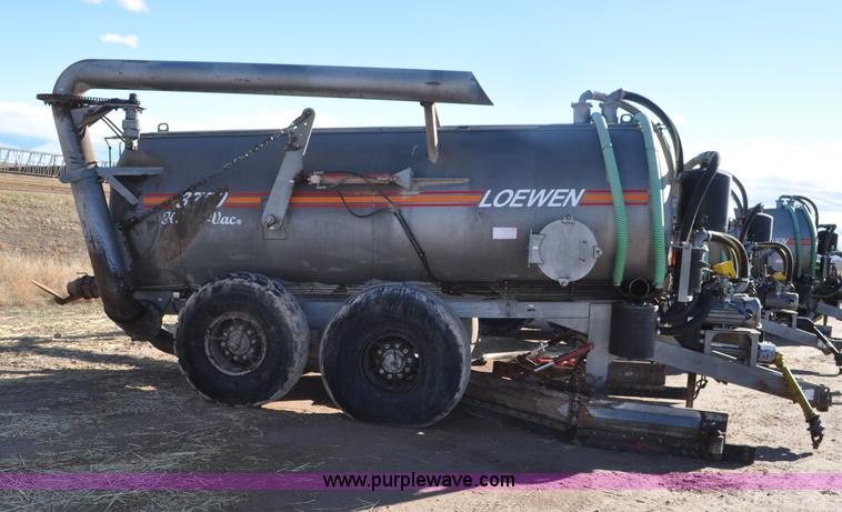 image for item G7120 2005 Loewen 3750 Honey-Vac honey wagon