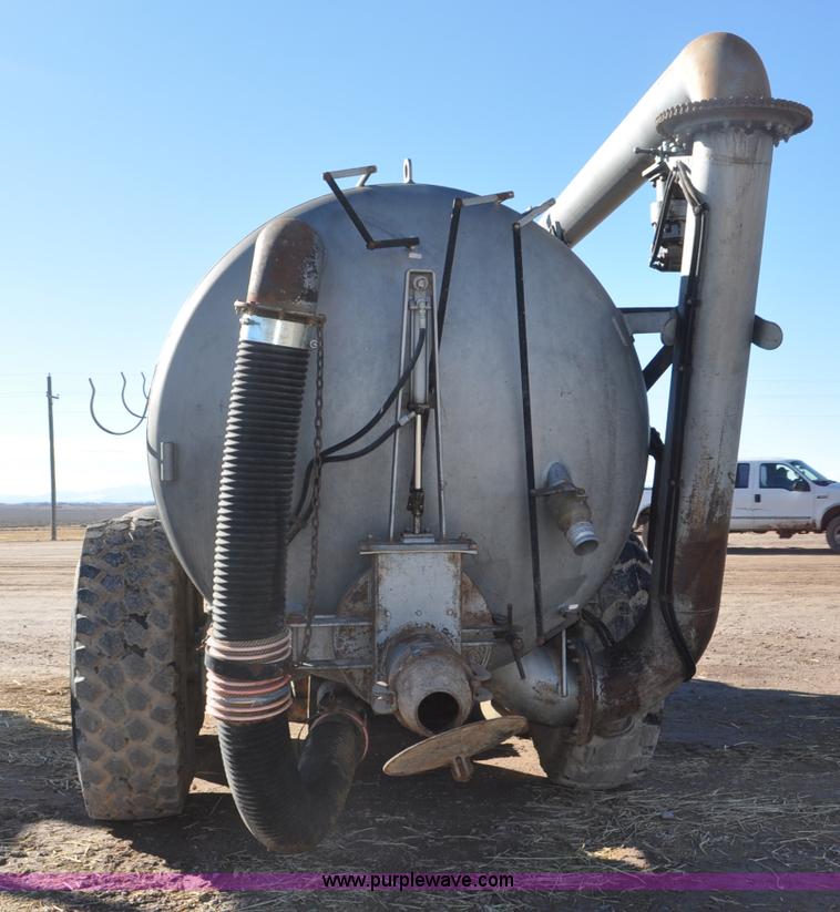 image for item G7120 2005 Loewen 3750 Honey-Vac honey wagon