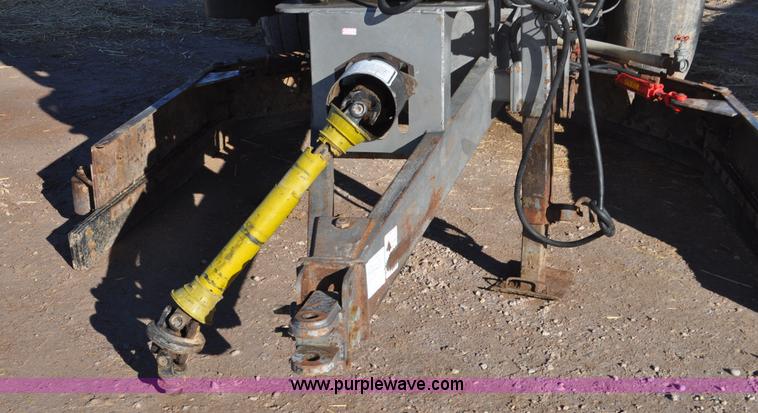 image for item G7120 2005 Loewen 3750 Honey-Vac honey wagon