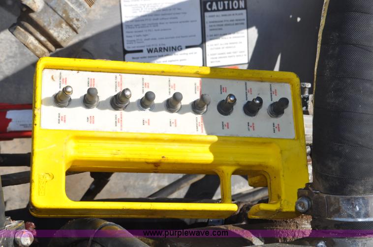 image for item G7120 2005 Loewen 3750 Honey-Vac honey wagon