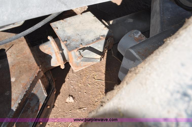 image for item G7120 2005 Loewen 3750 Honey-Vac honey wagon