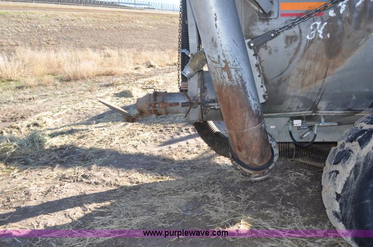 image for item G7120 2005 Loewen 3750 Honey-Vac honey wagon