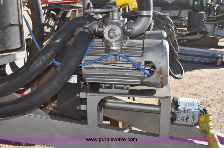 image for item G7120 2005 Loewen 3750 Honey-Vac honey wagon