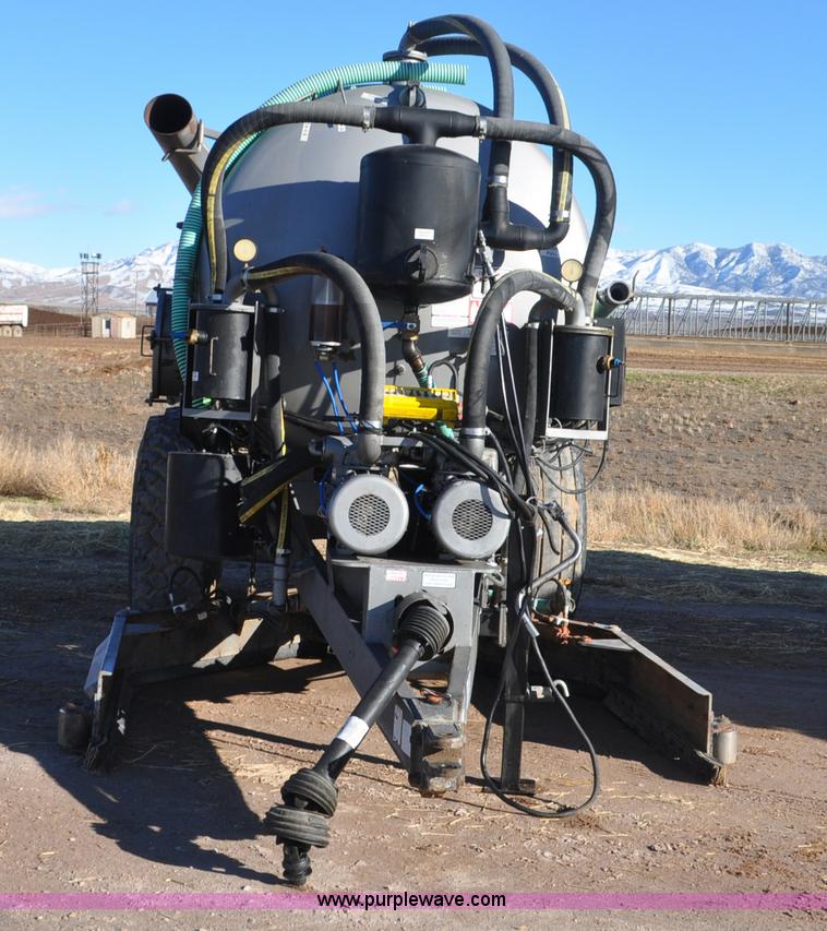2006 Loewen 3750 HoneyVac honey wagon in Delta, UT Item G7121 sold