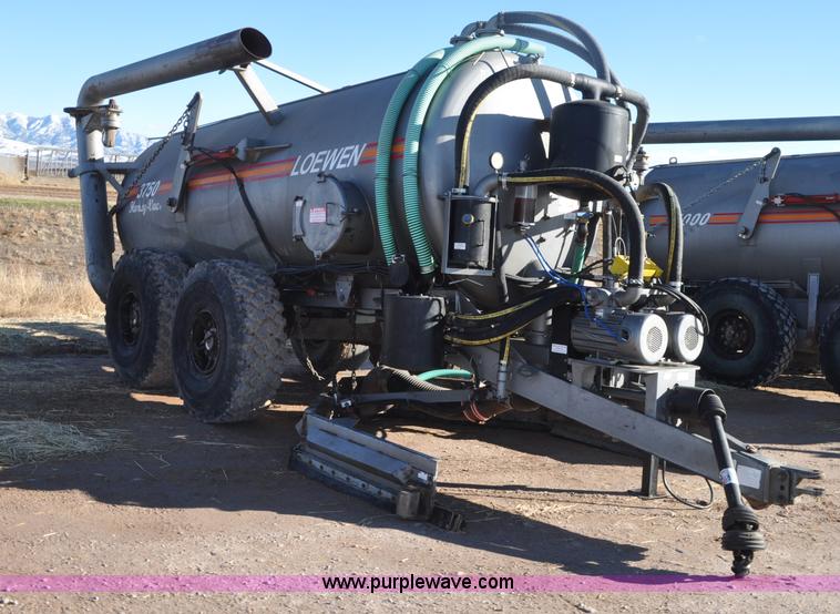 image for item G7121 2006 Loewen 3750 Honey-Vac honey wagon