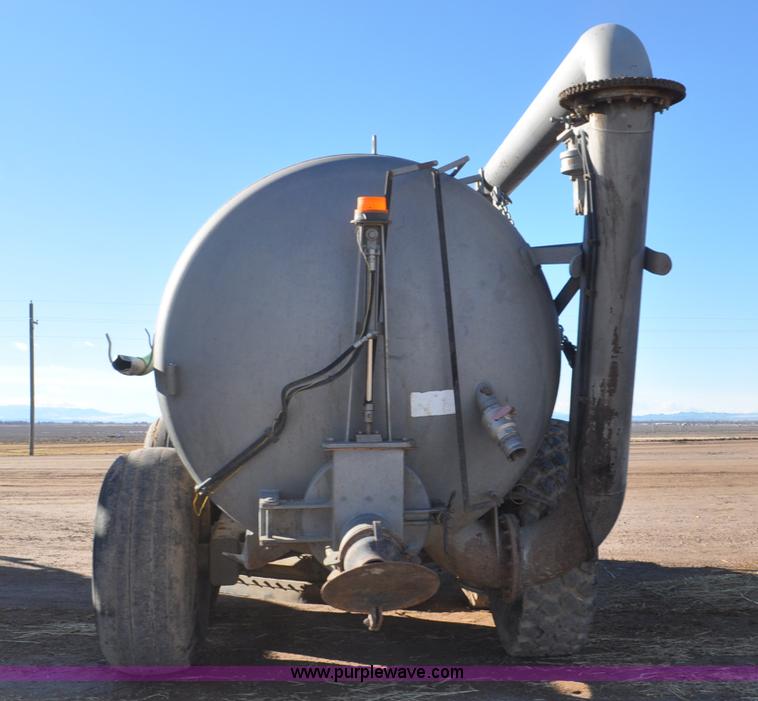 image for item G7121 2006 Loewen 3750 Honey-Vac honey wagon