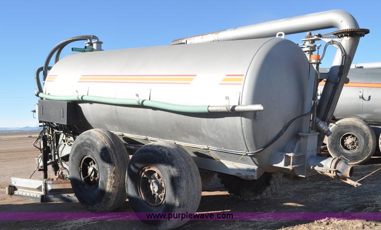 image for item G7121 2006 Loewen 3750 Honey-Vac honey wagon