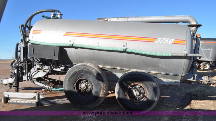 image for item G7121 2006 Loewen 3750 Honey-Vac honey wagon